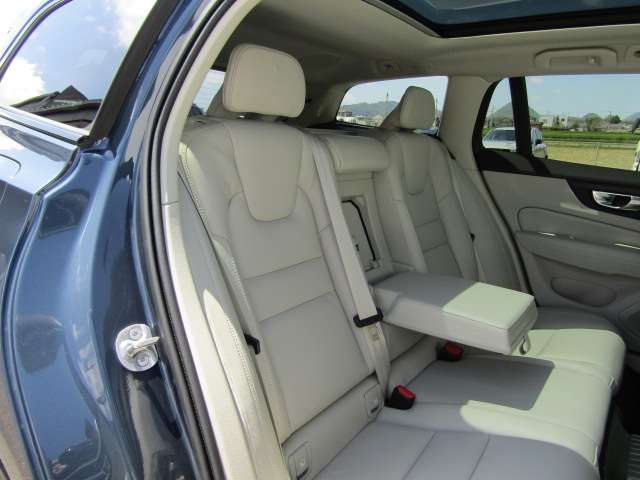 ボルボ Ｖ６０ リチャージ アルティメット Ｔ６ ＡＷＤ プラグイン ハイブリッド ４ＷＤ R6年 (四国) 99