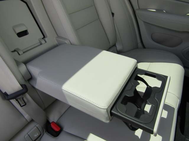 ボルボ Ｖ６０ リチャージ アルティメット Ｔ６ ＡＷＤ プラグイン ハイブリッド ４ＷＤ R6年 (四国) 99