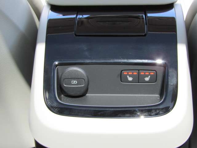 ボルボ Ｖ６０ リチャージ アルティメット Ｔ６ ＡＷＤ プラグイン ハイブリッド ４ＷＤ R6年 (四国) 99