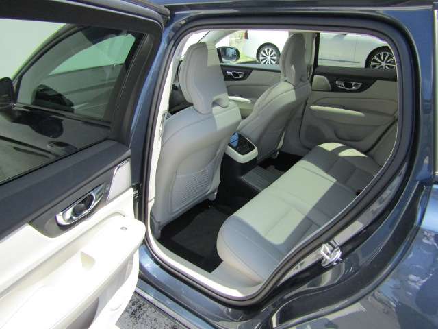 ボルボ Ｖ６０ リチャージ アルティメット Ｔ６ ＡＷＤ プラグイン ハイブリッド ４ＷＤ R6年 (四国) 99