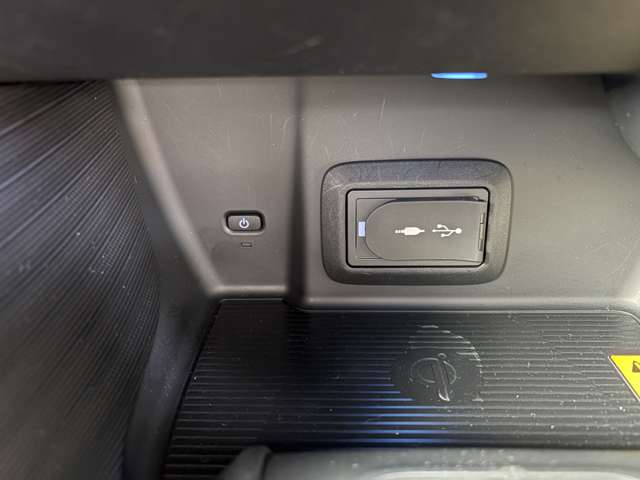 トヨタ ハリアー　ハイブリッド ２．５ ハイブリッド Ｅ－ＦＯＵＲ Ｚ レザーパッケージ ４ＷＤ R2年 (東北) 99