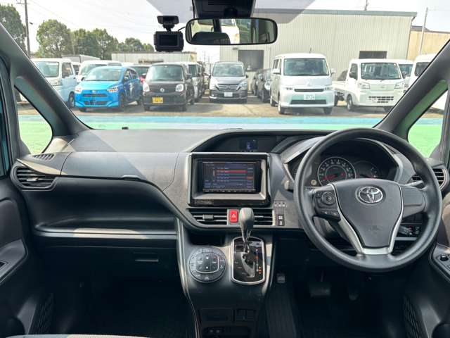 トヨタ ヴォクシー ２．０ Ｘ R1年 (九州・沖縄) 99