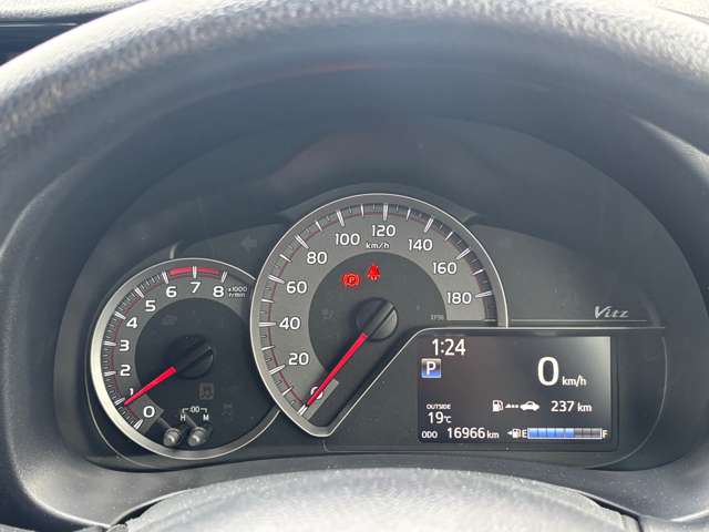 トヨタ ヴィッツ １．３ Ｆ H28年 (九州・沖縄) 99