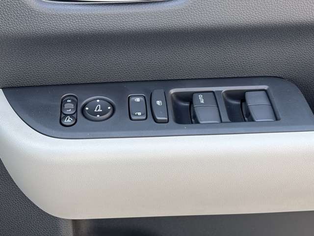 ホンダ フリード　ハイブリッド １．５ Ｅ：ＨＥＶ エアー R7年 (近畿) 99