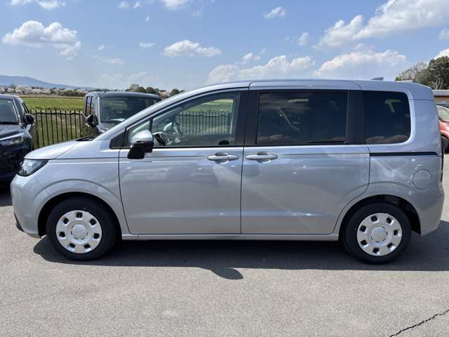 ホンダ フリード　ハイブリッド １．５ Ｅ：ＨＥＶ エアー R7年 (近畿) 99