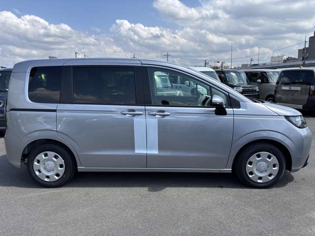 ホンダ フリード　ハイブリッド １．５ Ｅ：ＨＥＶ エアー R7年 (近畿) 99