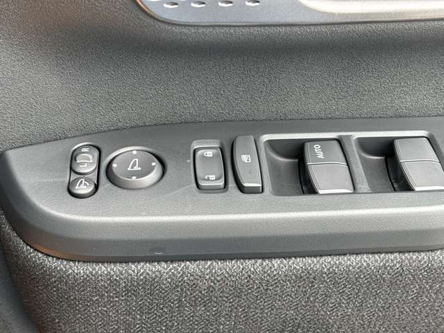 ホンダ Ｎ　ＢＯＸ カスタム ６６０ R6年 (近畿) 99