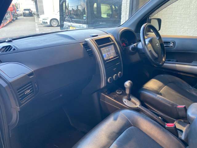 日産 エクストレイル ２．０ ２０Ｘ ４ＷＤ H25年 (九州・沖縄) 99