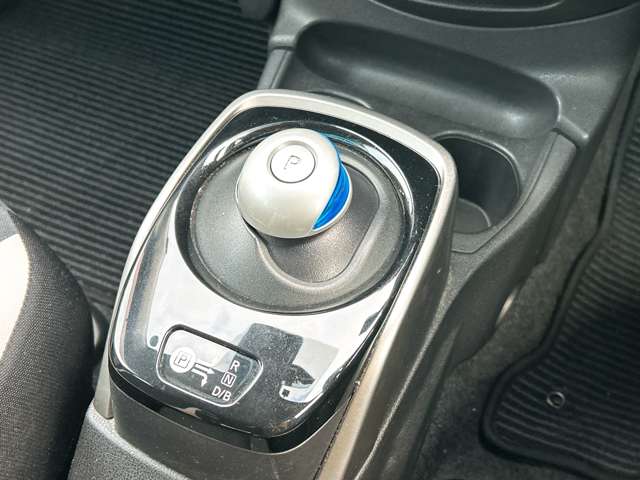 日産 ノート １．２ Ｅ－ＰＯＷＥＲ Ｘ H29年 (九州・沖縄) 99