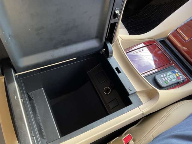 トヨタ アルファード　ハイブリッド ハイブリッド ２．５ Ｘ Ｅ－ＦＯＵＲ ４ＷＤ H28年 (東北) 99