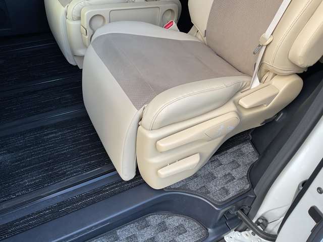 トヨタ アルファード　ハイブリッド ハイブリッド ２．５ Ｘ Ｅ－ＦＯＵＲ ４ＷＤ H28年 (東北) 99