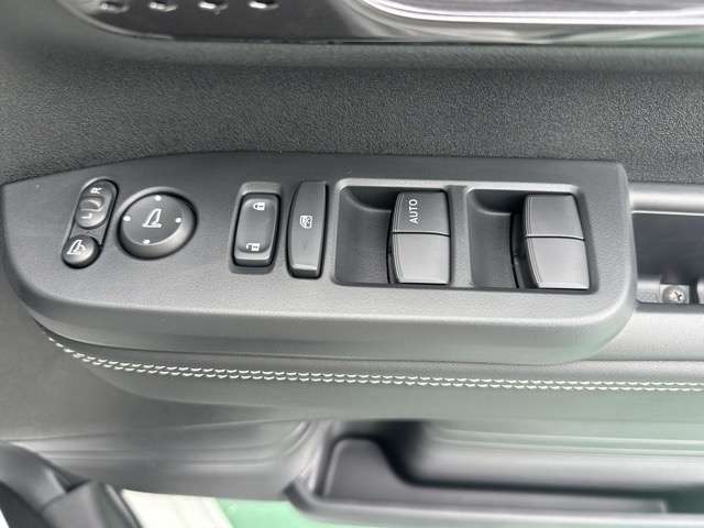 ホンダ Ｎ　ＢＯＸ カスタム ６６０ ターボ コーディネートスタイル ２トーン R7年 (東海) 99