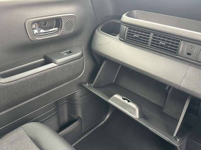 ホンダ Ｎ　ＢＯＸ カスタム ６６０ R7年 (東海) 99