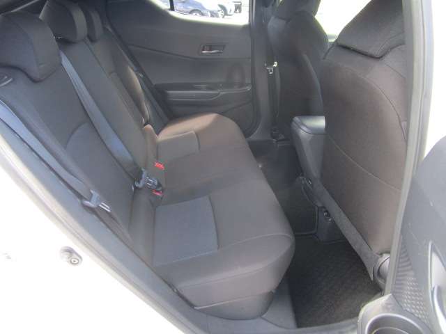 トヨタ Ｃ−ＨＲ ハイブリッド １．８ Ｓ ＬＥＤ パッケージ H30年 (関東) 99