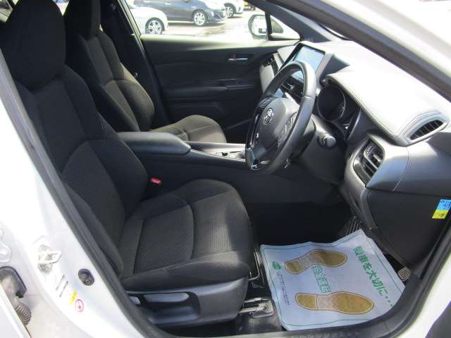 トヨタ Ｃ−ＨＲ ハイブリッド １．８ Ｓ ＬＥＤ パッケージ H30年 (関東) 99