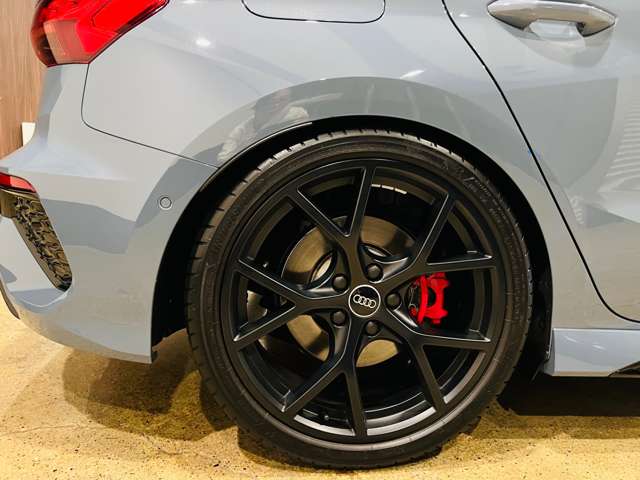 アウディ ＲＳ３　スポーツバック ２．５ ４ＷＤ R6年 (東海) 99