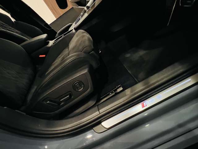 アウディ ＲＳ３　スポーツバック ２．５ ４ＷＤ R6年 (東海) 99