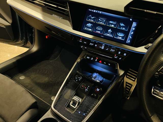 アウディ ＲＳ３　スポーツバック ２．５ ４ＷＤ R6年 (東海) 99