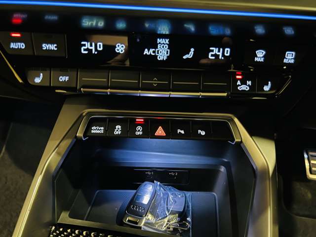 アウディ ＲＳ３　スポーツバック ２．５ ４ＷＤ R6年 (東海) 99