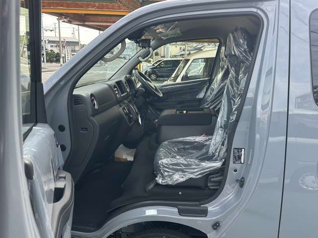 日産 キャラバンバン ２．４ ＡＵＴＥＣＨ ライン プラス ロングボディ ディーゼルターボ ４ＷＤ R7年 (東海) 99