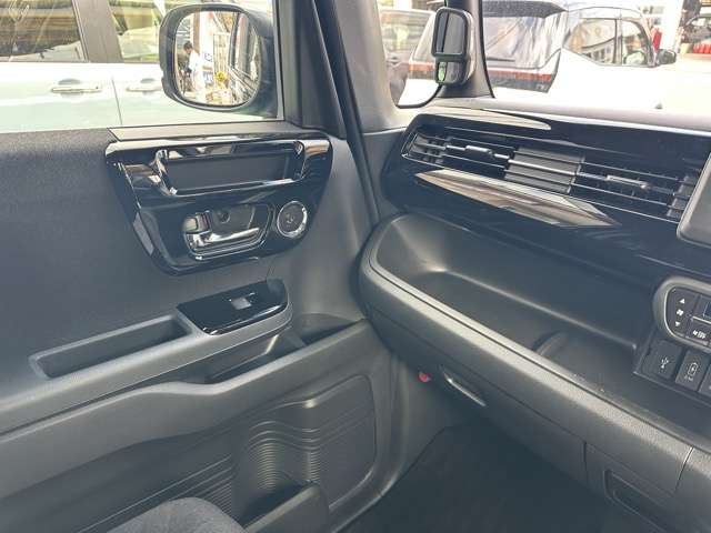 ホンダ Ｎ　ＢＯＸ カスタム ６６０ Ｌ R5年 (東海) 99