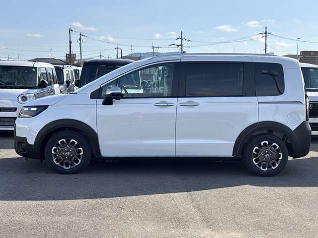 ホンダ フリード　ハイブリッド １．５ Ｅ：ＨＥＶ クロスター R7年 (近畿) 99