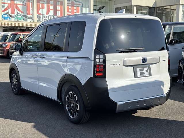 ホンダ フリード　ハイブリッド １．５ Ｅ：ＨＥＶ クロスター R7年 (近畿) 99