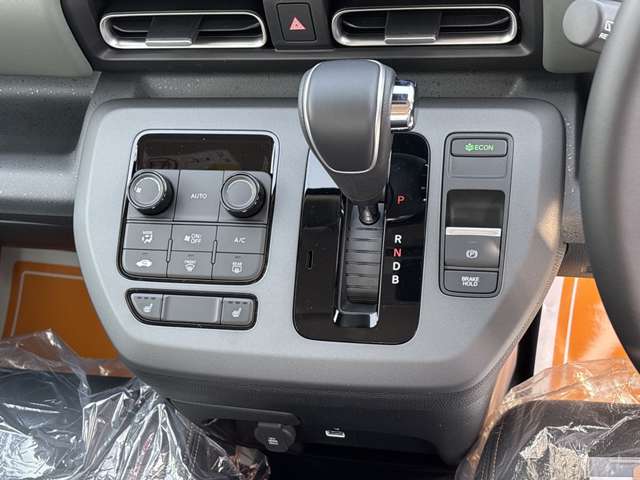 ホンダ フリード　ハイブリッド １．５ Ｅ：ＨＥＶ クロスター R7年 (近畿) 99