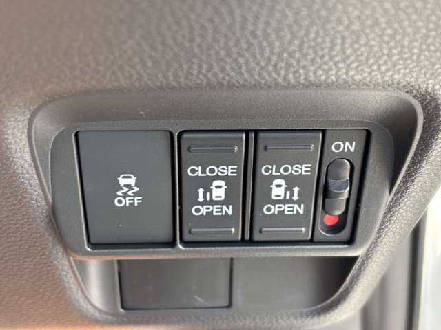 ホンダ フリード　ハイブリッド １．５ Ｅ：ＨＥＶ クロスター R7年 (近畿) 99