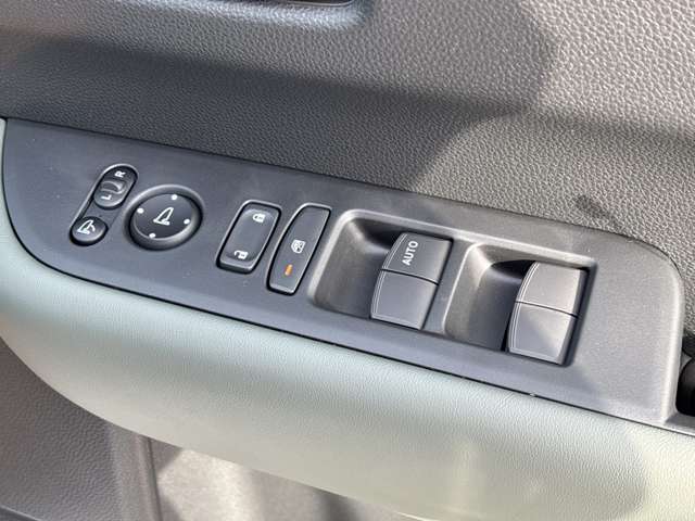 ホンダ フリード　ハイブリッド １．５ Ｅ：ＨＥＶ クロスター R7年 (近畿) 99