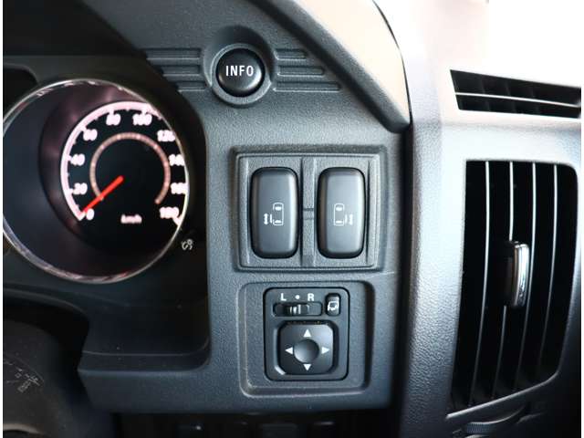 三菱 デリカ　Ｄ：５ ２．２ アクティブギア ディーゼルターボ ４ＷＤ H30年 (関東) 99