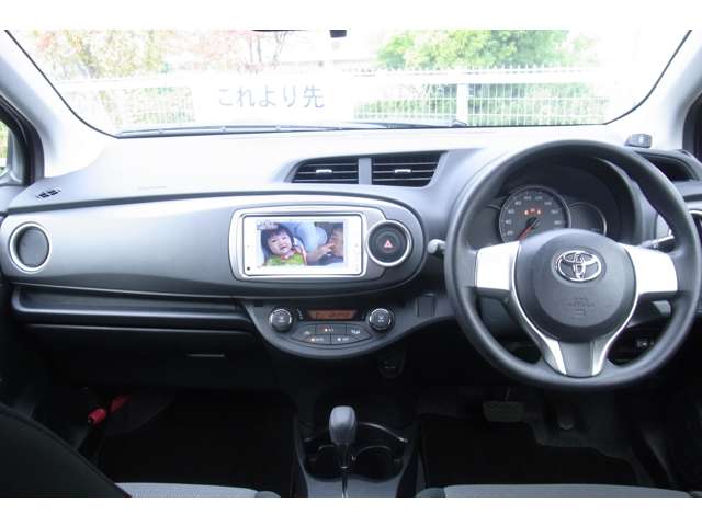 トヨタ ヴィッツ １．３ Ｆ スマイルエディション H25年 (近畿) 99