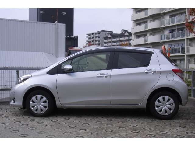 トヨタ ヴィッツ １．３ Ｆ スマイルエディション H25年 (近畿) 99