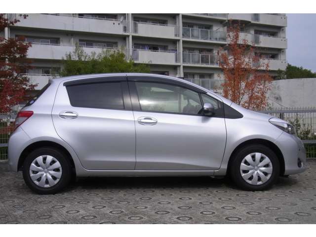 トヨタ ヴィッツ １．３ Ｆ スマイルエディション H25年 (近畿) 99