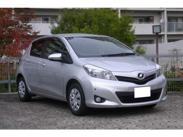 トヨタ ヴィッツ １．３ Ｆ スマイルエディション H25年 (近畿) 99