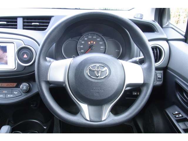 トヨタ ヴィッツ １．３ Ｆ スマイルエディション H25年 (近畿) 99