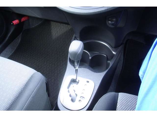 トヨタ ヴィッツ １．３ Ｆ スマイルエディション H25年 (近畿) 99