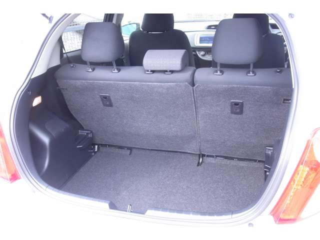 トヨタ ヴィッツ １．３ Ｆ スマイルエディション H25年 (近畿) 99