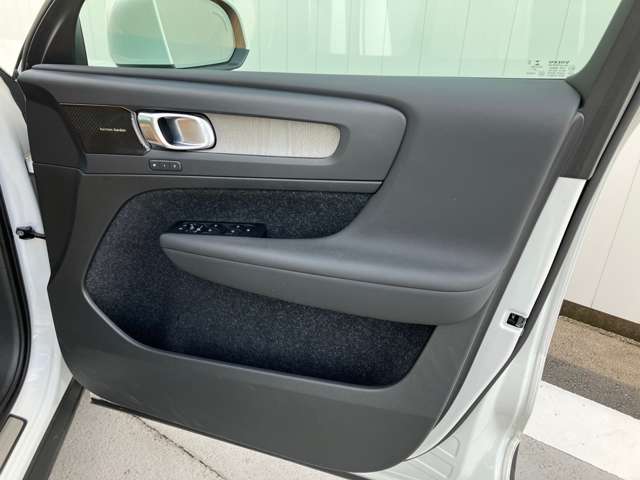 ボルボ ＸＣ４０ Ｂ４ ＡＷＤ インスクリプション ４ＷＤ R2年 (四国) 99