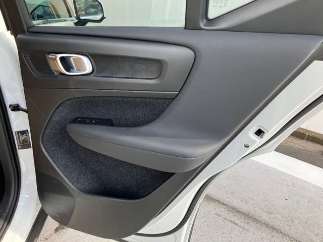 ボルボ ＸＣ４０ Ｂ４ ＡＷＤ インスクリプション ４ＷＤ R2年 (四国) 99