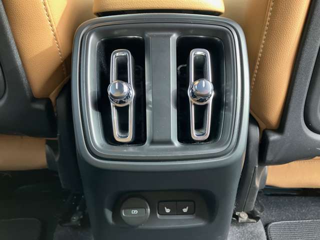 ボルボ ＸＣ４０ Ｂ４ ＡＷＤ インスクリプション ４ＷＤ R2年 (四国) 99