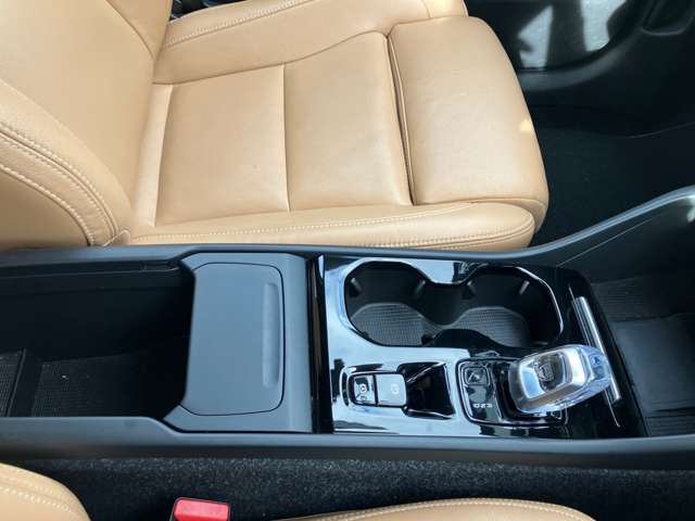 ボルボ ＸＣ４０ Ｂ４ ＡＷＤ インスクリプション ４ＷＤ R2年 (四国) 99