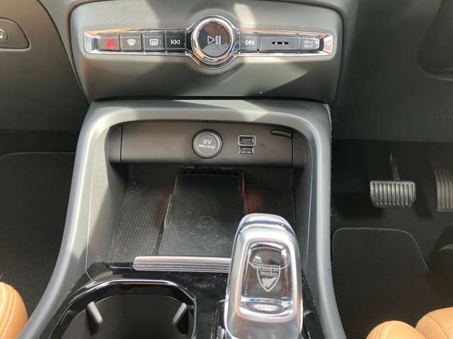 ボルボ ＸＣ４０ Ｂ４ ＡＷＤ インスクリプション ４ＷＤ R2年 (四国) 99