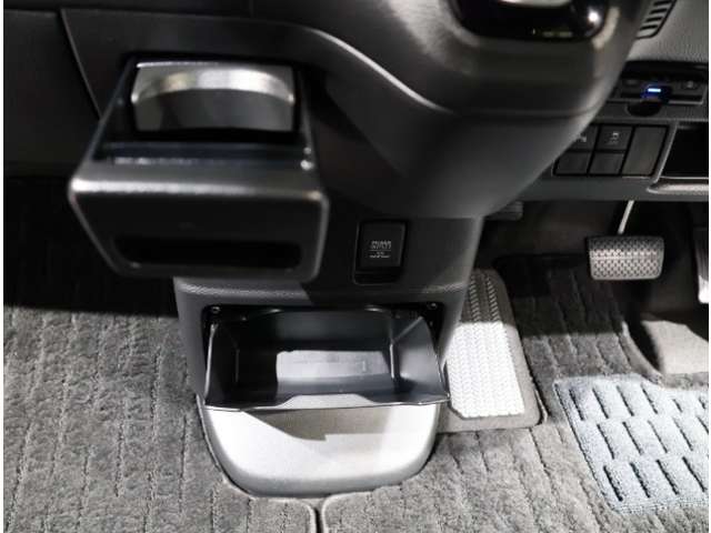 ホンダ Ｎ　ＢＯＸ カスタム ６６０ Ｌ R3年 (関東) 99