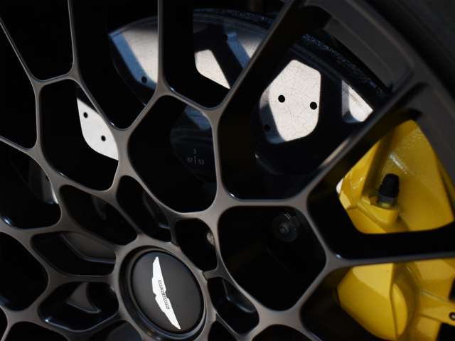 アストンマーティン ＤＢＳスーパーレッジェーラ ７７０アルティメット R6年 (関東) 99