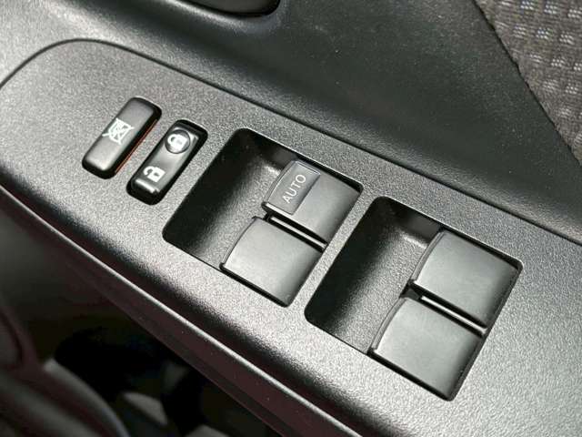 トヨタ ヴィッツ　ハイブリッド １．５ ハイブリッド Ｆ H29年 (関東) 99