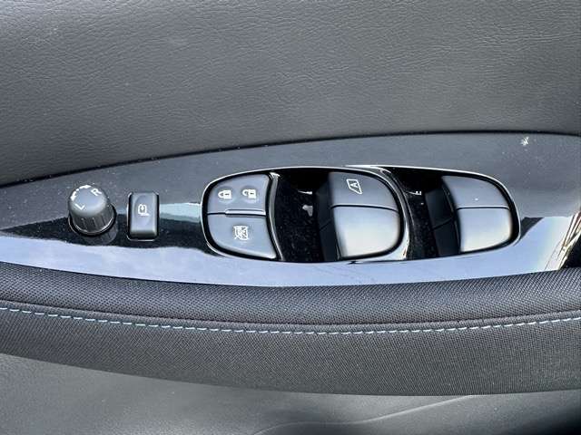 日産 リーフ アーバンクロム R3年 (東海) 99