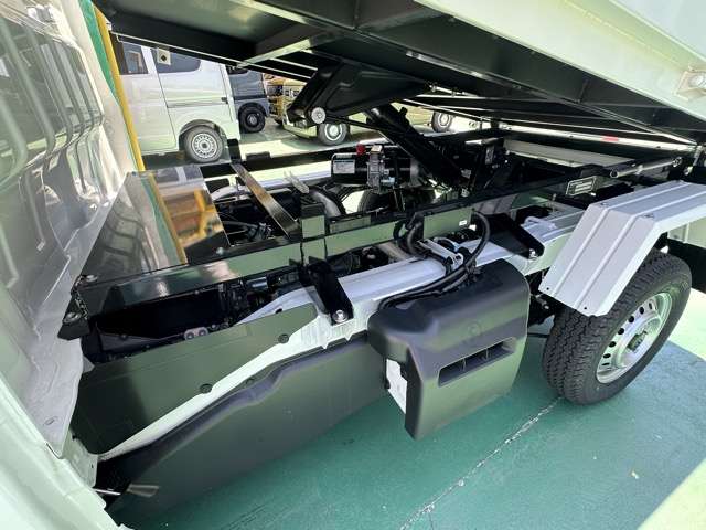 スズキ キャリイトラック ６６０ 頑丈ダンプ ３方開 ４ＷＤ R6年 (東海) 99