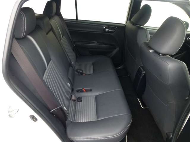 トヨタ カローラフィールダー　ハイブリッド １．５ ハイブリッド Ｇ Ｗ×Ｂ H30年 (東北) 99