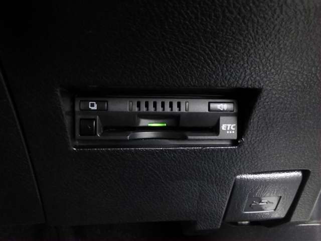 トヨタ カローラフィールダー　ハイブリッド １．５ ハイブリッド Ｇ Ｗ×Ｂ H30年 (東北) 99